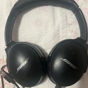 Bose Quiet Comfort Wireless Noise Canceling Bluetooth Headphones
